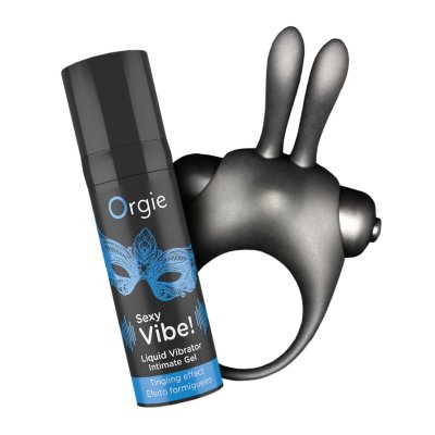Набор для пар Vibe! Bunny  Цена 8 306 руб. Откройте уникальные сенсорные ощущения с набором Orgie Vibe! Bunny. Комплект сочетает покалывающий эффект жидкого вибратора Sexy Vibe! с интенсивными вибрациями силиконового кольца в форме кролика, предлагая 10 режимов вибрации для максимальной стимуляции. Sexy Vibe! Liquid Vibrator пробуждает глубокие и неотразимые ощущения. Виброкольцо в виде кролика имеет 10 режимов вибрации для усиленного воздействия. В комплекте: эрекционное кольцо, жидкий вибратор Sexy Vibe! Liquid Vibrator (15 мл.) AQUA, GLYCERIN, POLYSORBATE 80, ALOE BARBADENSIS LEAF JUICE, PROPYLENE GLYCOL, PHENOXYETHANOL, SPILANTHES ACMELLA FLOWER EXTRACT, CARBOMER, NIACINAMIDE, AMINOMETHYL PROPANOL, SODIUM SACCHARIN, ETHYLHEXYLGLYCERIN, MENTHA ARVENSIS LEAF OIL, LIMONENE, POTASSIUM SORBATE, SODIUM BENZOATE. Страна: Португалия. Батарейки: есть в комплекте.