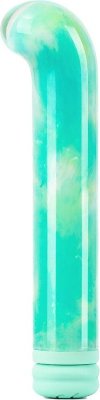 Зеленый компактный вибратор из стекла Magic Cane - 12 см. Длина: 12 см. Диаметр: 2 см. Magic Cane — это портативный вибратор, который сочетает в себе компактность, элегантность и мощь. Благодаря малому весу и габаритам устройство легко помещается в ладони, что делает его идеальным спутником для путешествий или активных выходных. Этот уникальный вибратор предлагает 10 режимов мощной вибрации: первые три усиливают ощущения, а последние семь включают в себя разнообразные волновые импульсы. Комбинация вибрации и телескопической стимуляции позволяет настроить устройство под ваши предпочтения. Изготовленный из премиального стекла, Magic Cane дарит необычные ощущения: гладкая и прохладная поверхность усиливает чувствительность, а концентрированные вибрации обеспечивают более глубокое удовольствие по сравнению с традиционными силиконовыми моделями. Его изогнутая форма с углом подъема 60° специально разработана для точной стимуляции зоны G — без лишних поисков, угол идеален для каждого касания. Время зарядки - 1,5 часа. Время работы - 1 час. Страна: Япония. Материал: силикон. Батарейки: встроенный аккумулятор.