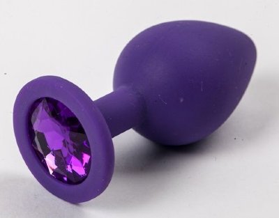 Большая фиолетовая силиконовая пробка с фиолетовым кристаллом - 9,5 см.  Цена 2 257 руб. Длина: 9.5 см. Диаметр: 4 см. Силиконовая анальная пробка, основание которой декорировано блестящим кристаллом. С ней вы сможете не только насладиться мощной стимуляцией, но и украсить свою попку. Находясь внутри, пробочка сокращает вагинальное расстояние, пенис плотнее обхватывается вагинальными мышцами, за счет чего вы со своим партнером испытаете большое наслаждение и яркий оргазм. Страна: Китай. Материал: силикон.