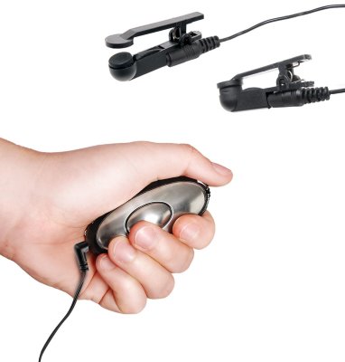 Черные электрические зажимы для сосков Shock Therapy Nipple Clamps  Цена 11 712 руб. Электрические зажимы для сосков – великолепный стимулятор, который откроет перед Вами новые горизонты удовольствий. Вы можете выбрать один из нескольких режимов работы – от легкого покалывания до интенсивной электростимуляции. Также можно контролировать и силу электрического тока. Управляются зажимы с помощью компактного пульта, который легко помещается на ладони. Батарейки в комплекте. Страна: США. Материал: пластик.