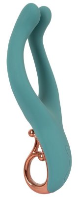 Бирюзовый мультивибратор The Magician  Цена 10 289 руб. Длина: 16 см. Роскошный мультивибратор The Magician ублажает двумя вибрирующими отростками и может использоваться по-разному как в одиночку, так и вдвоем. Как вибратор для всего тела, как стимулятор во время мастурбации или минета, для целенаправленного воздействия на горячие точки (клитор, соски и т.д.), а также как кольцо для пениса или мошонки. Изготовленные из шелковисто-гладкого силикона, виброотростки легко вставляются для массажа G- и P-точек. Двойная палочка для волшебного удовольствия! Мощный, но тихий моторчик с 16 режимами вибрации в каждом отростке обеспечивает незаметное и очень разнообразное удовольствие. Режимы легко регулируются нажатием одной кнопки. Перезаряжаемый - USB-кабель для зарядки входит в комплект. Диаметр отростков - 1,7 см. Страна: Китай. Материал: силикон. Батарейки: встроенный аккумулятор.