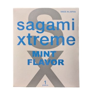 Презерватив Sagami Xtreme Mint с ароматом мяты - 1 шт.  Цена 441 руб. Длина: 19 см. Освежающие презервативы Sagami Xtreme Mint вызывают необычные ощущения благодаря стимуляции нервных окончаний охлаждающим эффектом при любых видах ласк. Презервативы разработаны с учетом передовых японских технологий для максимально необычных ощущений обоих партнеров. Гладкие прозрачные презервативы имеют приятный ненавязчивый аромат мяты. Анатомически совершенные Sagami Xtreme Mint не скатываются и не cоскальзывают. Ультратонкие – толщина стенки презерватива всего 0,04 мм, вы только представьте — тоньше человеческого волоса почти в 2 раза! Безопасные Sagami Xtreme Mint производятся из 100% натурального латекса и не имеют запаха. Силиконовый лубрикант обеспечивает максимально комфортное проникновение и длительное скольжение. Презервативы Sagami Xtreme Mint – наслаждайтесь комфортом и поднимайте ваши ощущения на новый уровень! Номинальная ширина - 52 мм. Толщина стенки - 0,04 мм. В упаковке - 1 шт. - Регистрационное удостоверение РФ: ФСЗ 2010/05996 - Дата регистрации медицинского изделия: 05.02.2010 г. - Срок действия регистрационного удостоверения: бессрочно - Представитель изготовителя медицинского изделия: ООО «ОМЕГА», 123007, г. Москва, 3-й Хорошевский пр., д.5, стр.6. Страна: Япония. Материал: латекс. Объем: 1 шт.