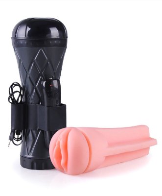 Телесный мастурбатор-вагина в черной колбе с вибрацией  Цена 5 915 руб. Длина: 23.5 см. Диаметр: 9.3 см. Реалистично выполненная вагина-мастурбатор Pussy с нежными половыми губками, с упругим внутренним рельефом и выносным виброяичком. Мастурбатор изготовлен из киберкожи самого высокого качества, невероятно нежного и приятного на ощупь. Страна: Китай. Материал: анодированный пластик, TPR. Батарейки: 2 шт., тип AA.