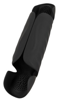 Черный вибромастурбатор с трехточечной стимуляцией Penis Trainer with 3 Point Stimulation  Цена 13 063 руб. Длина: 22.1 см. Диаметр: 5.5 см. Удобный мастурбатор Penis Trainer с 3-точечной стимуляцией с гибкими крылышками, которые плотно обхватывают ствол пениса и нежно вводят головку и яички в гибкие сегменты. Это означает, что мастурбатор можно использовать и при эректильной дисфункции. Сегмент головки массируется мягкими утолщениями, средний сегмент - выраженными стимулирующими бороздками, а сегмент яичек - более твердыми утолщениями. Таким образом, пенис и яички получают всестороннее удовольствие и в то же время эффективно тренируются для повышения выносливости и силы! 3 моторчика - по одному в каждом сегменте - обеспечивают потрясающую стимуляцию с 10 режимами вибрации каждый, которыми можно удобно управлять по отдельности нажатием кнопки прямо на игрушке. Высококачественный шелковистый силикон обеспечивает высочайший комфорт во время мастурбации. Страна: Китай. Материал: силикон. Батарейки: встроенный аккумулятор.
