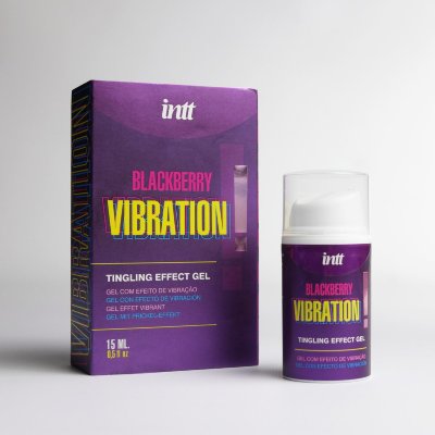 Стимулирующий гель с эффектом вибрации Blackberry Vibration - 15 мл.  Цена 4 205 руб. Стимулирующий гель с эффектом вибрации, пульсации и тепла с экстрактами амазонских растений и ароматом ежевики. Натуральная страсть в каждом касании. Этот инновационный гель сочетает 3 мощных эффекта: тепло – мягкое разогревающее действие, пульсация – ритмичная стимуляция эрогенных зон, вибрация – усиливает чувствительность. Почему стоит попробовать? Экстракты растений Амазонии – природные афродизиаки. Сладкая магия ежевики делает ласки особенно приятными. Ненавязчивое действие – до 15 минут интенсивных ощущений. Безопасный состав – подходит для презервативов и игрушек. Как использовать? Нанесите на желаемую зону и подождите 10-15 секунд. Эффект нарастает постепенно. Можно обновлять для усиления ощущений. вода, глицерин, ароматизатор, масло кокоса, сахаринат натрия, гидроксиэтилцеллюлоза, бензоат натрия, экстракт цветков Spilanthes Acmella, токоферол, спирт, ВНТ, пентаэритритил тетра-ди-т-бутил гидроксигидроциннамат, ванилил бутиловый эфир, феноксиэтанол, динатрий EDTA, лаурат глицерина, CI 14700, CI 42090. Страна: Португалия. Объем: 15 мл.