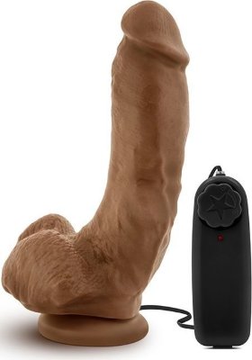 Коричневый вибратор The Boxer - 23 см.  Цена 4 784 руб. Длина: 23 см. Диаметр: 5 см. Реалистичный дизайн, анатомическая форма, точь-в-точь такой же, как и кожа человека – бархатистый на ощупь, мягонький и упругий. С мошонкой. С выносным пультом управления, удобная подошва на присоске позволяет использовать его даже на вертикальных поверхностях. Выносной пульт управления. Рабочая длина - 16,5 см. Страна: Китай. Материал: поливинилхлорид (ПВХ, PVC). Батарейки: 2 шт., тип AA.