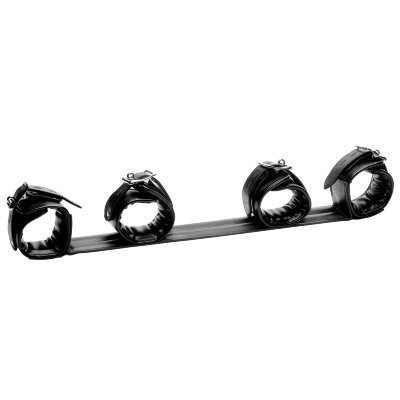 Черная распорка с манжетами для рук и ног Deluxe Rigid Spreader Bar Пристегните своего любимого человека к этой удобной распорке, чтобы поднять настроение! Оживите свою сексуальную жизнь с помощью этого приспособления для бондажа, предназначенного для того, чтобы широко раздвинуть лодыжки и захватить между ними запястья. Представьте себе возможности! Каждая из регулируемых манжет имеет мягкую подкладку, поэтому вашему партнеру будет комфортно во время длительных сессий, множественных оргазмов или чего-то еще, что вы задумали! Запирающиеся пряжки гарантируют, что ваш возлюбленный не убежит, пока вы не закончите с ними! Размер распорки - 40,6х5,7 см. Ширина манжет - 5,7 см, обхват - 15,2-26,7 см. Страна: Китай. Материал: искусственная кожа, металл.