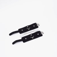 Черные кожаные наручники с хромированной фурнитурой