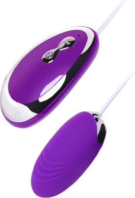 Фиолетовое виброяйцо A-Toys - 6,5 см.  Цена 2 372 руб. Длина: 6.5 см. Диаметр: 3 см. Виброяйцо A-Toys — это уникальная секс-игрушка, которая добавит интимным играм нотку пикантности. Оно отличается компактным размером, гладкой бесшовной поверхностью, качеством материалов, таких как медицинский силикон и ABS пластик и удобным управлением с помощью проводного пульта. Его универсальность позволяет использовать игрушку не только для клиторальной и вагинальной стимуляций, но и для стимуляции любой из эрогенных зон партнера. А 20 режимов с мощными импульсами вибрации будоражат при первом прикосновении и помогают подвести партнера к волнительной кульминации. Страна: Китай. Материал: анодированный пластик, силикон. Батарейки: 2 шт., тип AAA.