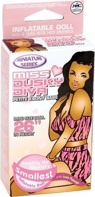 Надувная мини-кукла для фаллостимуляции MISS DUSKY DIVA MINI DOLL Длина: 66 см. Надувная мини-кукла для фаллостимуляции MISS DUSKY DIVA MINI DOLL. 2 любовных отверстия. Страна: Китай. Материал: поливинилхлорид (ПВХ, PVC).
