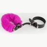Черные кожаные наручники со съемной ярко-розовой опушкой