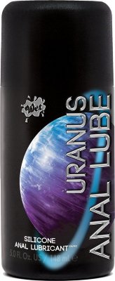 Анальный лубрикант на силиконовой основе Wet Uranus - 148 мл.  Цена 5 774 руб. Силиконовая формула WET Uranus является максимально густой для продолжительного скольжения, что делает ее идеальной для анальных игр. Лубрикант на основе силикона не разрушается в воде, поэтому вы можете использовать его в душе, бассейне или спа. Смело изучайте новые грани удовольствия, вместе с WET Uranus. Долгое и приятное скольжение без липкости, запаха и цвета! Можно использовать со всеми видами презервативов, но будьте осторожны с бельем, одеждой и простынями. На некоторых видах тканей лосьон может оставлять следы. Dimethicone, Cyclopentasiloxane, Dimethiconol, Phenyl Trimethicone. Страна: США. Объем: 148 мл.