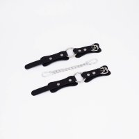 Черные кожаные наручники с кольцом