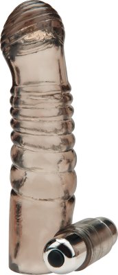 Дымчатая насадка на пенис с вибрацией Vibrating Penis Enhancing Sleeve Extension - 13,3 см. Длина: 13.3 см. Диаметр: 3.3 см. Поддайте жару в спальне, надев на пенис эту удлиняющую вибрирующую насадку для пениса. Благодаря текстурированному ребристому кончику и рельефной поверхности насадки вы сделаете каждый толчок более мощным и приятным для вашего партнера, а входящая в комплект вибропуля добавит еще больше удовольствия во время игры. Насадка изготовлена из прочной и гигиеничной резины-эластомера. Этот материал мягок и долговечен. Насадка плотно прилегает к основанию полового члена, увеличивая размер и чувствительность. Рабочая длина - 11,4 см. Страна: Китай. Материал: термопластичный эластомер (TPE). Батарейки: 3 шт., тип LR44.