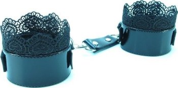 Изысканные чёрные наручники с кружевом