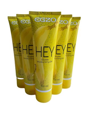 Набор из 5 анальных лубрикантов на водной основе Egzo Hey (по 100 мл.)  Цена 1 179 руб. Набор из 5 анальных лубрикантов на водной основе Egzo Hey (по 100 мл.). Если ваши требования к анальной смазке – приятный аромат, расслабляющее действие, непревзойдённое скольжение и универсальная водная основа, Hey от EGZO – то, что подойдёт вам на 100%! Пикантный банановый аромат настроит на любовную волну и смелые эксперименты. Водная основа позволит использовать лубрикант не только для анального секса с партнёром, но и для соло-игр с анальными игрушками из любых материалов. Благодаря входящему в состав витамину Е Hey снижает чувствительность, а значит, сводит на нет возможные болевые ощущения. Экстракт касторового масла дарит увлажнение и смягчение кожи. Экстракт алое вера обладает ранозаживляющим эффектом – предотвращает раздражение и лечит микротерещинки. Анальный лубрикант Hey имеет лёгкий согревающий эффект, может использоваться поверх презервативов. вода, глицерин, гидроксиэтилцеллюлоза, феноксиэтанол, этилгексилглицерин, имидазолидинилмочевина, пэг-40, гидрогенизированное касторовое масло, пропиленгликоль, аспартам е951, витамин е, алоэ вера. Страна: Великобритания. Объем: 5 шт. по 100 мл.