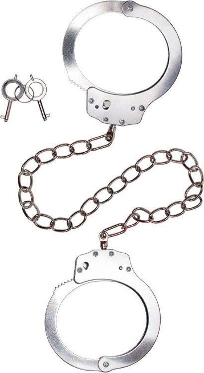 Металлические оковы на ноги