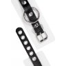 Бело-черные кожаные наручники с одним ремешком с люверсами