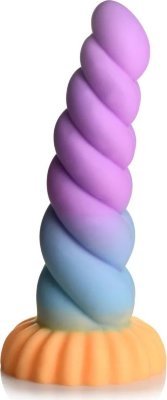 Фантазийный фаллоимитатор Mystique Unicorn - 21 см. Длина: 21 см. Диаметр: 6 см. Этот силиконовый фаллоимитатор премиум-класса в виде рога единорога мягкий, прочный, не содержит фталатов и безопасен для здоровья. Прочная основа на присоске позволяет проявить творческий подход и освободить руки! Рабочая длина - 18 см. Минимальный диаметр - 3,8 см. Страна: Китай. Материал: силикон.