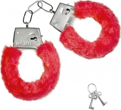 Красные плюшевые наручники с ключиками  Цена 698 руб. Меховые наручники на металлической сцепке с ключиками. Страна: Китай. Материал: металл, мех.
