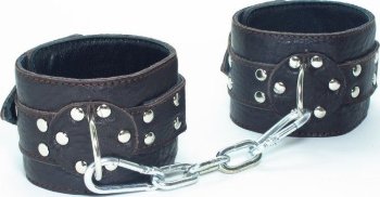 Кожаные наручники на металлической цепочке