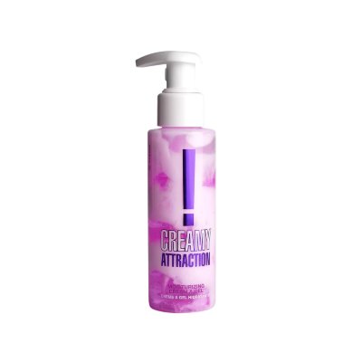 Увлажняющий крем-гель для тела Creamy Attraction Seduction - 100 мл.  Цена 4 579 руб. Идеальный союз крема и геля! Нежная текстура с роскошным парфюмерным ароматом увлажняет кожу, делая ее шелковистой и ароматной. Подходит для ежедневного ухода и особых моментов. Основные преимущества: - Гибридная текстура сочетает легкость геля и питательность крема. - Соблазнительный парфюмерный аромат отличается стойкостью и утонченностью. - Глубокое увлажнение обеспечивается экстрактом касторового масла и масла ши, которые эффективно питают кожу. -Быстрое впитывание не оставляет липкости или жирного блеска на коже. -Универсальность применения делает продукт идеальным для ухода за телом, руками, зоной декольте и проведения массажа. Нанесите необходимое количество на кожу и аккуратно распределите массирующими движениями. Aqua (Water), Glycerin, Parfum (Fragrance), Cetearyl Alcohol, Ricinus Communis (Castor Seed Oil), Hydroxyethylcellulose, Butyrospermum Parkii Butter, Caprylic/Capric Triglyceride, C15-19 Alkane, Limonene, Sodium Polyacrylate, Sodium Saccharin, BHT, Glyceryl Laurate, Hydrogenated Polydecene, PEG-100 Stearate, Sodium Benzoate, Coco-Caprylate/Caprate, Tetramethyl acetyloctahydronaphthalenes, Hexamethylindanopyran, Linalool, Citrus Aurantium Dulcis oil/extract, Trideceth-6, Benzyl Salicylate, Hexyl Cinnamal, Linalyl acetate, 1,2-Hexanediol, Alpha-Isomethyl Ionone, Coumarin, Phenylpropanol, Geranyl acetate, Citral, Citronellol, Vanillin, Dimethyl Phenethyl Acetate, Terpineol, CI 45100, Geraniol, Rose Ketones, Phenoxyethanol, Disodium EDTA. Страна: Португалия. Объем: 100 мл.