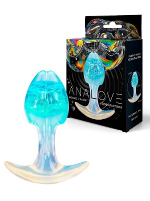 Голубоватая анальная пробка - 8,2 см. Длина: 8.2 см. Диаметр: 3.2 см. Ультрамодная втулка для любителей особых удовольствий. Используется при подготовке к анальному сексу или во время занятий любовью. При введении в анус во время близости дарит чувство заполненности и потрясающие эротические ощущения. Рельефная поверхность втулки, соприкасаясь с стенками анального отверстия, усиливает стимулирующий эффект. Эргономичная форма изделия способствует лёгкому проникновению. Удобная ручка-ограничитель позволяет контролировать глубину проникновения. Втулка подходит для ношения. Благодаря яркому гламурному дизайну секс-игрушка может стать пикантным подарком для близкого человека или весёлым сюрпризом на тематической вечеринке. Интимный аксессуар изготовлен из эластичного материала. Хорошо гнётся в разные стороны. Прост в применении и уходе. Рабочая длина - 7,5 см. Страна: Китай. Материал: термопластичный эластомер (TPE).