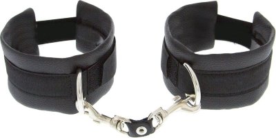 Чёрные полиуретановые наручники Luxurious Handcuffs  Цена 2 134 руб. Чёрные полиуретановые наручники Luxurious Handcuffs. Страна: Китай. Материал: полиуретан.