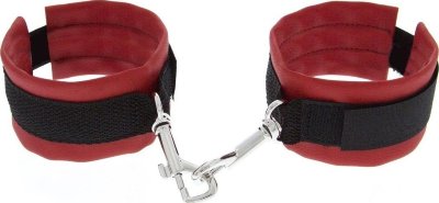 Красно-чёрные полиуретановые наручники Luxurious Handcuffs  Цена 2 201 руб. Красно-чёрные полиуретановые наручники Luxurious Handcuffs. Страна: Китай. Материал: полиуретан.