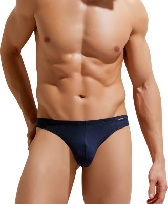 Мужские трусы-стринги Modern Essentials Thong Мужские трусы-стринги Modern Essentials Thong. Благодаря удобной посадке стринги не сковывают движения, не врезаются в тело, делают трусы подходящими для любого типа фигуры и позволяют чувствовать себя комфортно как дома, на работе, так и при занятиях спортом. Страна: Турция. Материал: 92% хлопок, 8% эластан.