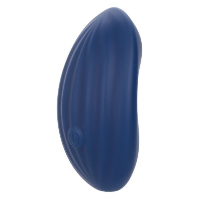 Синий вибромассажер Cashmere Velvet Curve  Цена 9 058 руб. Длина: 10.25 см. Cashmere Velvet Curve - это универсальный вибромассажер, который идеально подойдет для стимуляции любых внешних эрогенных зон. Благодаря удобному строению, небольшому размеру, и невероятно мягкому и эластичному материалу, игрушку удобно держать в руке. А ребристая поверхность обеспечит интенсивную и глубокую стимуляцию. Игрушка выполнена из высококачественного жидкого силикона, он имеет более мягкую, гладкую и прочную текстуру. Вибромассажер является водонепроницаемым и имеет IPX7, поэтому его можно использовать в душе, а также погружать под воду на глубину до 1,5 не более чем на 30 минут. Массажер оснащен современным чипом памяти и запоминает последнюю использованную функцию, начиная работу именно с нее. Также вибратор имеет функцию дорожной блокировки. Полное время зарядки составляет всего 1,5 часа. Время беспрерывной работы на самой высокой скорости составляет около 55 минут, на низкой около 80 минут. Управление игрушкой осуществляется с помощью одной кнопки на корпусе. Ширина - 6,25 см. Страна: Китай. Материал: силикон. Батарейки: встроенный аккумулятор.